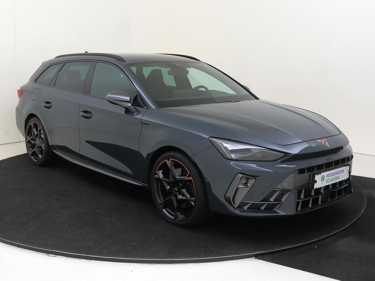 Cupra Leon Sportstourer 1.5 TSI e-Hybrid VZ Performance | Sennheiser sound | Travel Assist | Dodehoek sensor | Achteruitrijcamera | Carplay | Navigatie | Elektrische achterklep