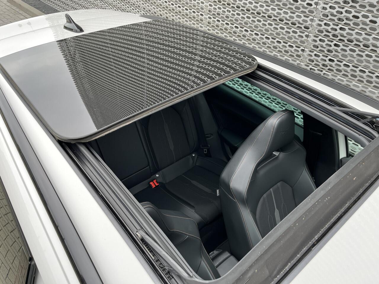 Cupra Leon Sportstourer 1.4 e-Hybrid 204PK Performance / Panoramadak / Kuipstoelen / Stuur + Stoelverwarming / Verwarmbare Voorruit / Parkeersensoren Achter