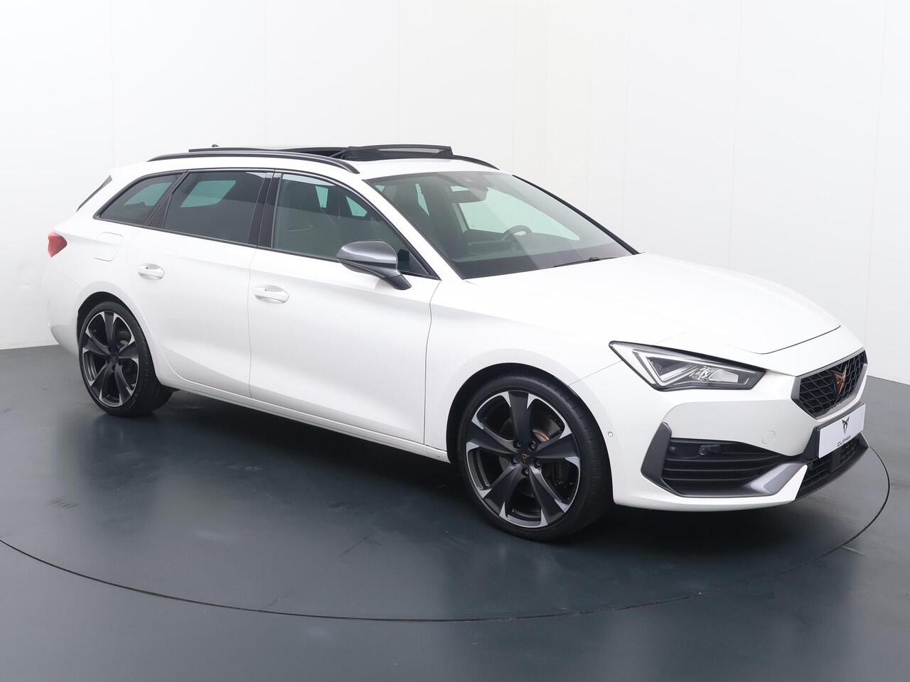 Cupra Leon Sportstourer 1.4 e-Hybrid 245 | 245 PK | SoH 91% | Panoramadak | Stoelverwarming | Achteruitrijcamera | Virtual Cockpit |