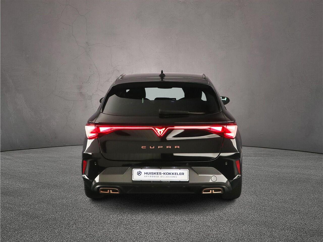 Cupra Leon Sportstourer Business 1.5 TSI eHybrid 204pk DSG Automaat Adaptive cruise control, Navigatie, Achteruitrijcamera, Elektrische achterklep, Stoelverwarming, Stuurwiel verwarmd