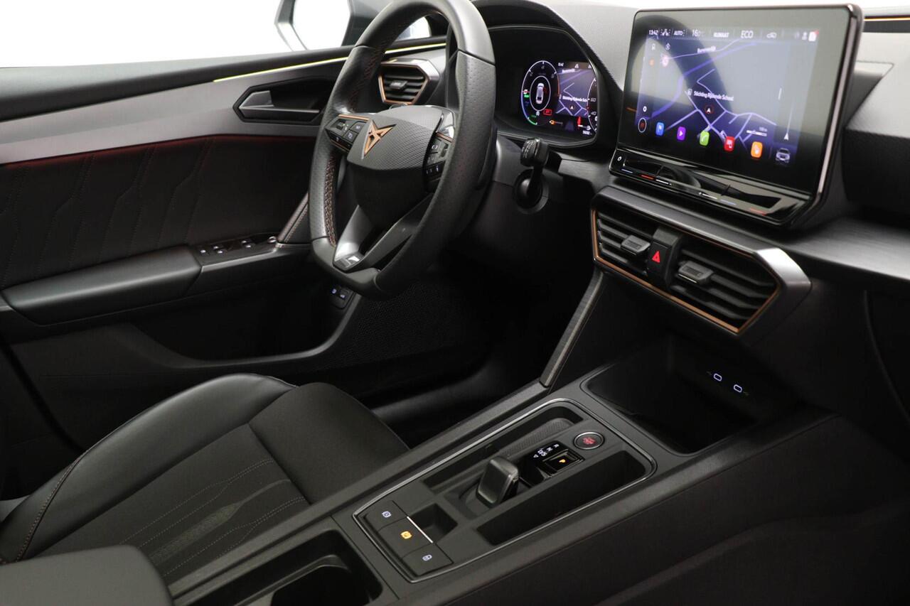 Cupra Leon Sportstourer 1.4 e-Hybrid VZ Performance | PANORAMADAK | STUURVERWARMING | DAB | APPLE | CAMERA