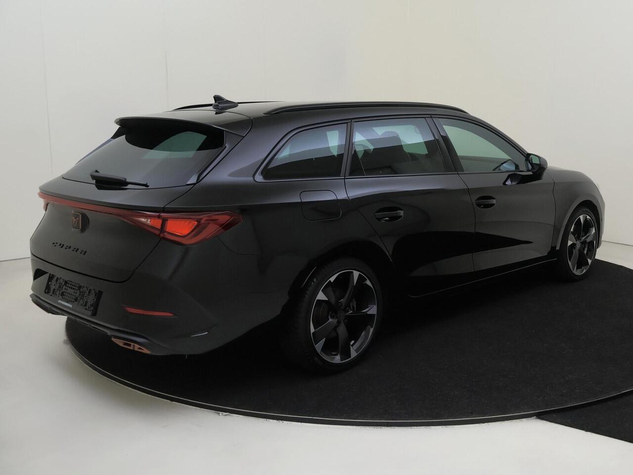 Cupra Leon Sportstourer 1.4 e-Hybrid VZ Business | Parkeerassistent | Keyless | Adaptieve demping | Stoel- en stuurwielverwarming | Navigatie | Dodehoek detectie | Adaptieve cruise control |