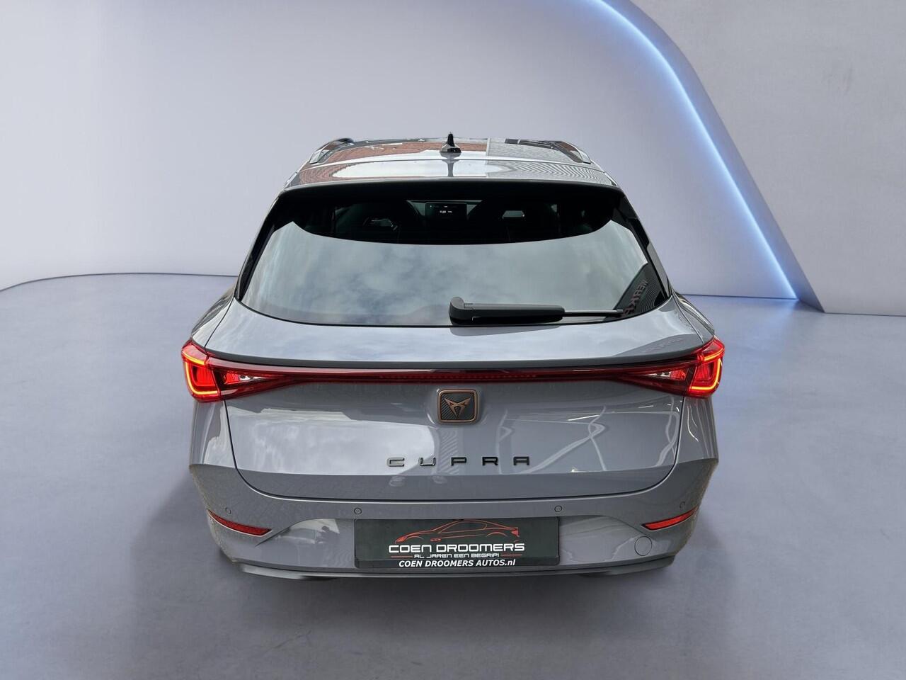 Cupra Leon Sportstourer 1.4 e-Hybrid VZ Performance /Apple & Android carplay/Achteruitrijcamera/Stoel- & stuurverwarming/Parkeer assist./19'' LMV/Cruise & clima contr./ (MET GARANTIE*)