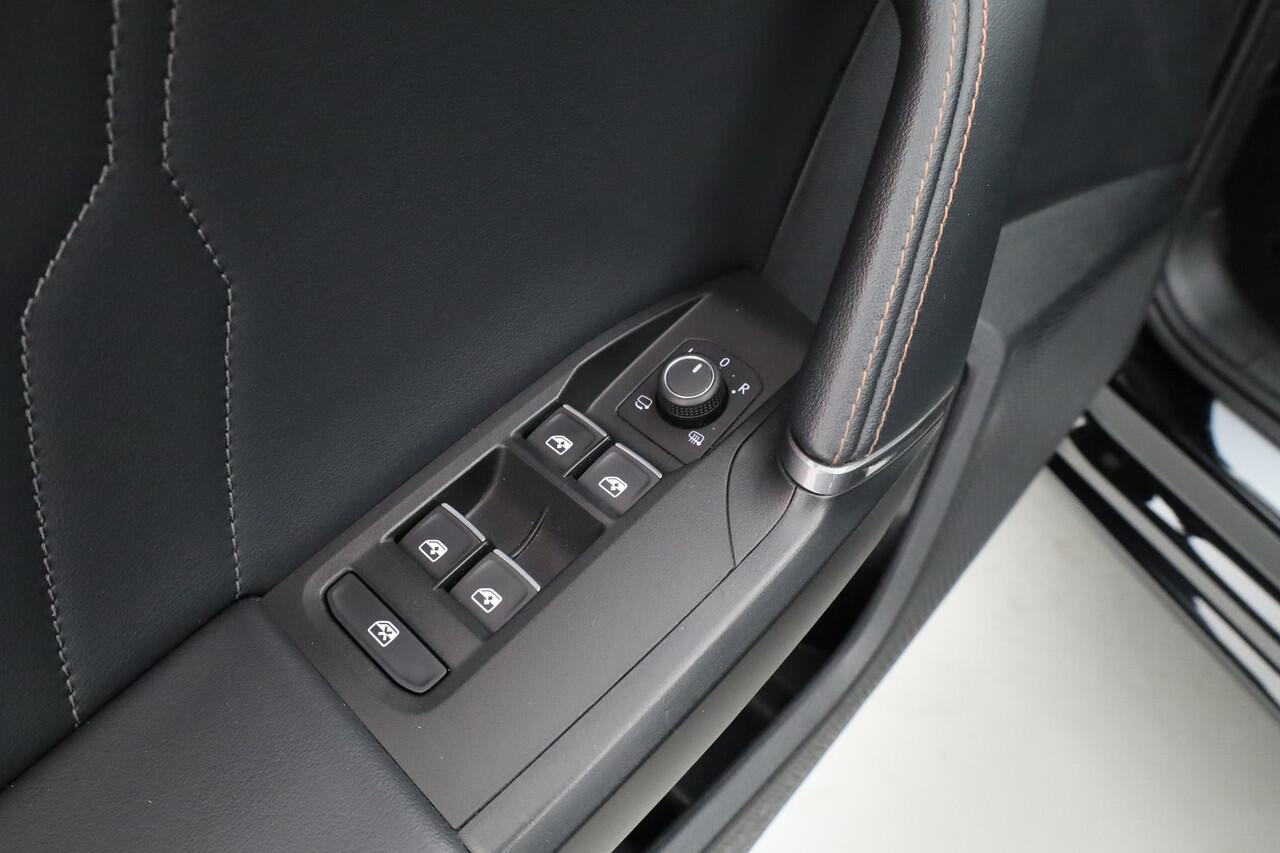 Cupra Leon Sportstourer 1.4 e-Hybrid VZ 245pk | Pano | Adapt. Cruise | CarPlay | Stoel-Stuurverw. | Camera