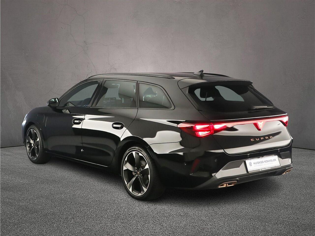 Cupra Leon Sportstourer Business 1.5 TSI eHybrid 204pk DSG Automaat Adaptive cruise control, Navigatie, Achteruitrijcamera, Elektrische achterklep, Stoelverwarming, Stuurwiel verwarmd