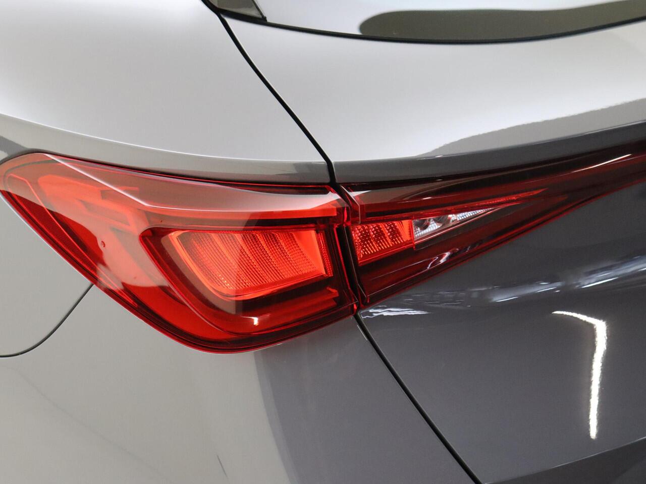 Cupra Leon Sportstourer 1.4 e-Hybrid VZ Performance | Adaptieve demping | Cupra mode | Parkeerassistent | Stoel- en stuurwielverwarming | Keyless | Achteruitrijcamera | Dodehoek detectie |