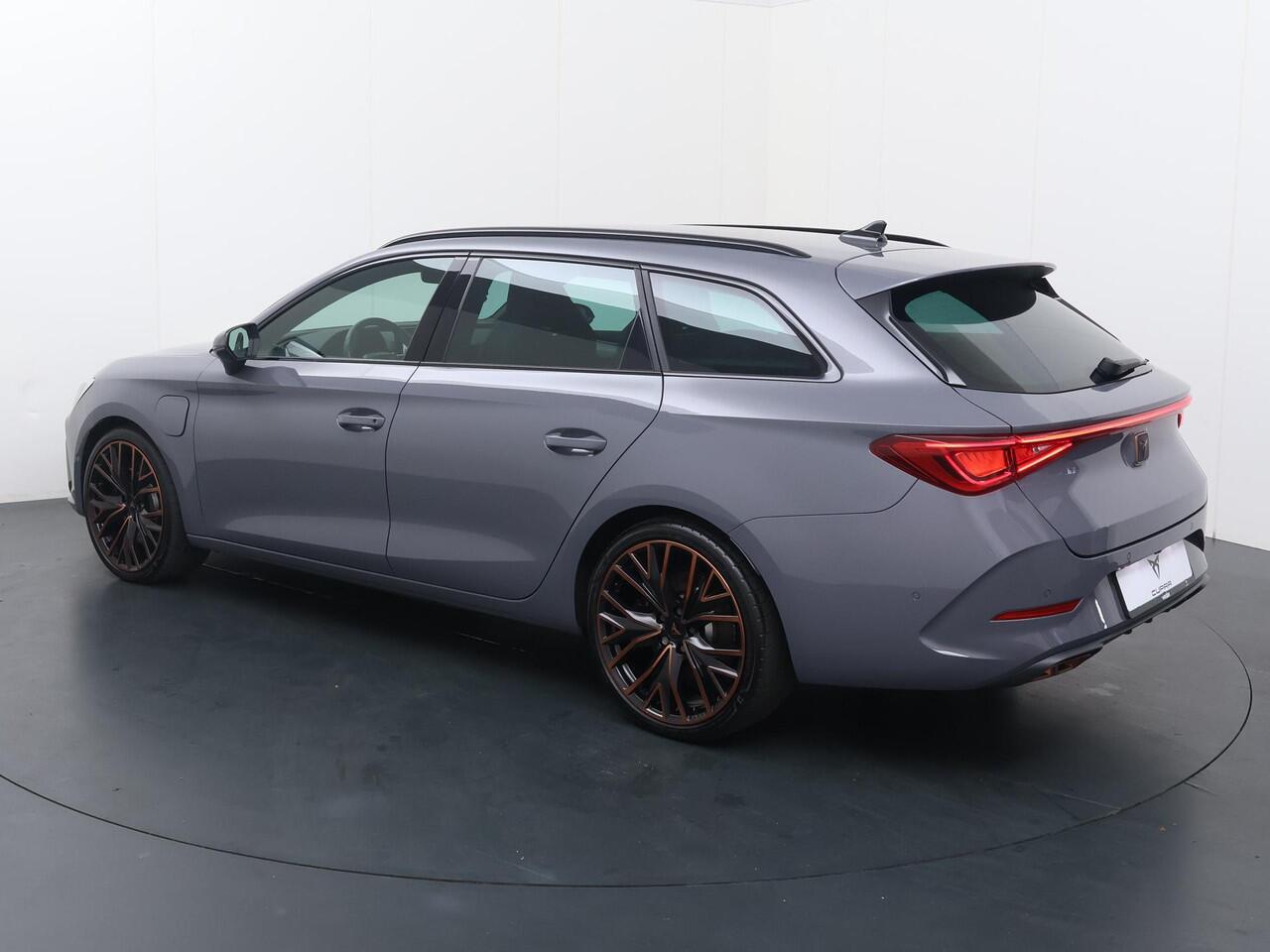 Cupra Leon Sportstourer 1.4 e-Hybrid 245 PK | SoH 91% | Virtual Cockpit | Navigatie | Achteruitrijcamera | Adaptive cruise Controle | Stoelverwarming | Stuurwielverwarming |