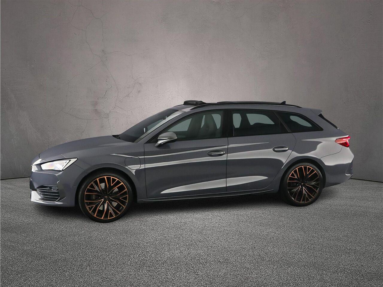 Cupra Leon Sportstourer VZ Performance 1.4 TSI e-Hybrid 245pk DSG Automaat Panoramadak, Beats audio, LED matrix koplampen, Adaptive cruise control, Achteruitrijcamera, Elektrische achterklep