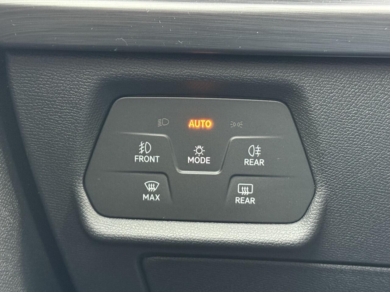 Cupra Leon Sportstourer 1.4 e-Hybrid Business | CarPlay | Cruise | LED | DAB+ | Keyless | Sfeerverlichting | 18 inch