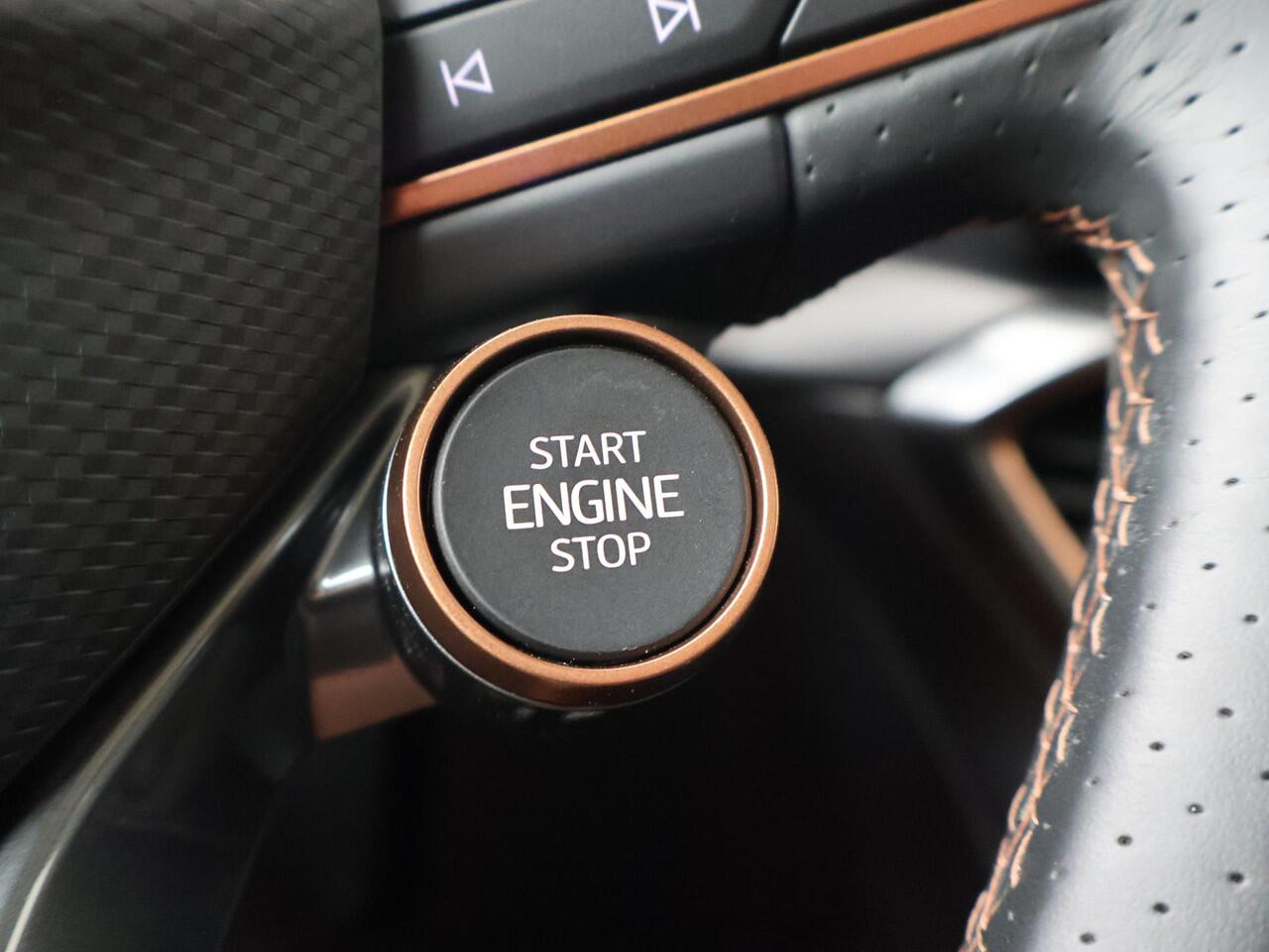 Cupra Leon Sportstourer 1.4 e-Hybrid VZ Performance | 245 PK | SoH 91% | Panoramadak | Elek. achterklep | Adaptive cruise control |