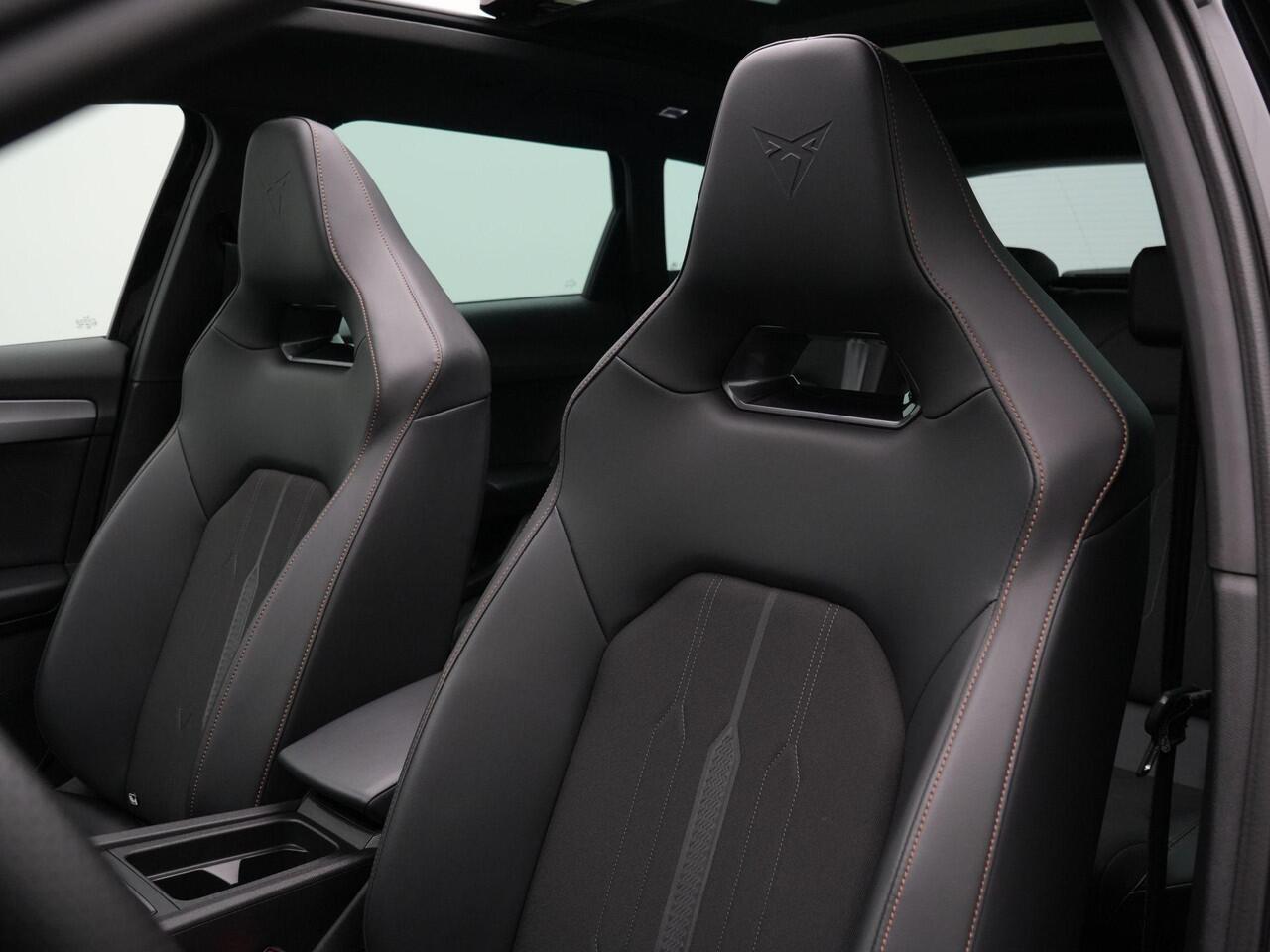 Cupra Leon Sportstourer 1.4 e-Hybrid 245 pk DSG VZ Performance | Panoramadak | Achteruitrijcamera | Adaptieve onderstelregeling (DCC) | Adaptive Cruise Control | 19 inch