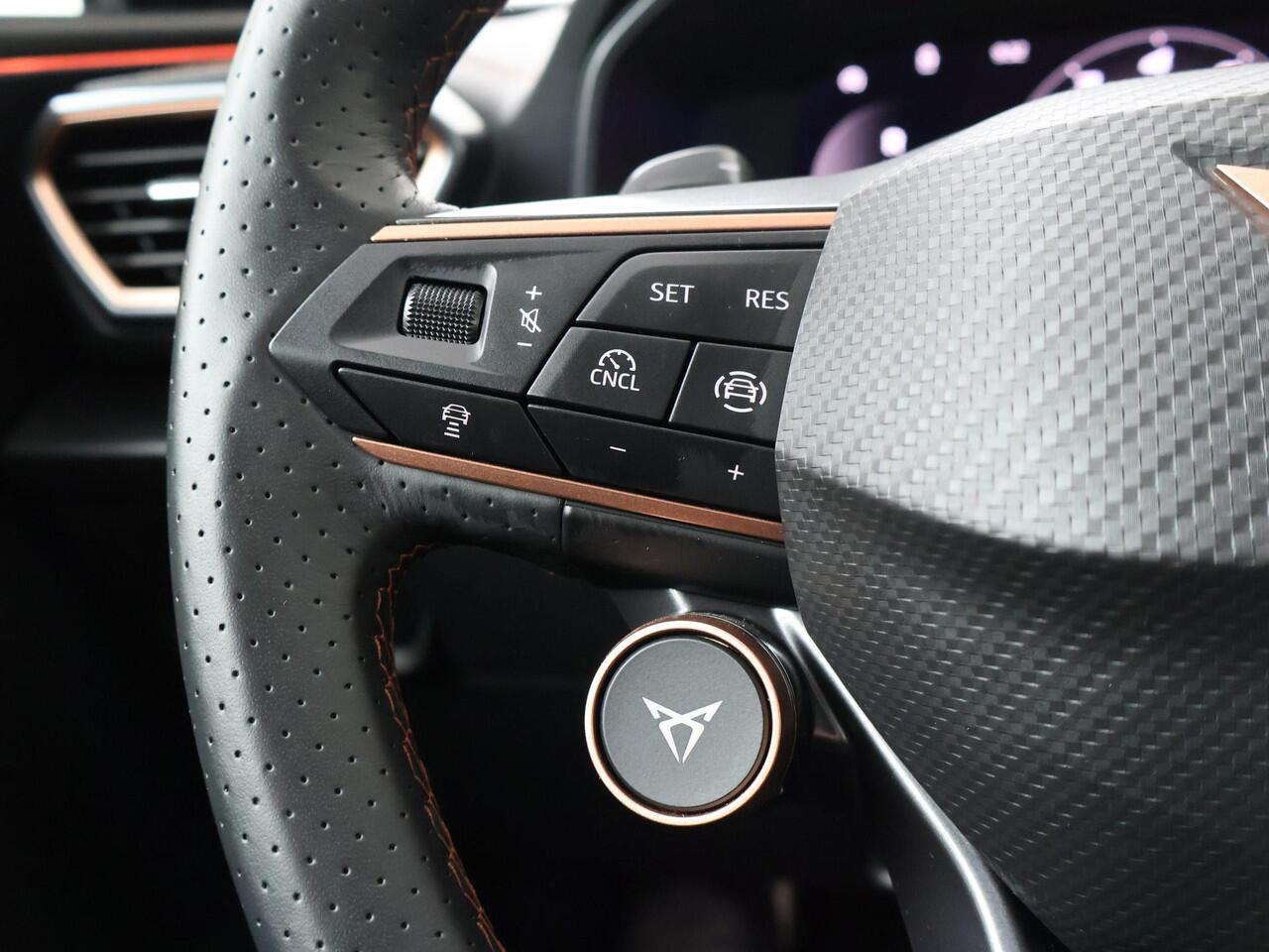 Cupra Leon Sportstourer 1.5 TSI e-Hybrid VZ Performance | 272 PK | SoH 100% | Panoramadak | Sennheiser geluidssysteem | Adaptive cruise control |