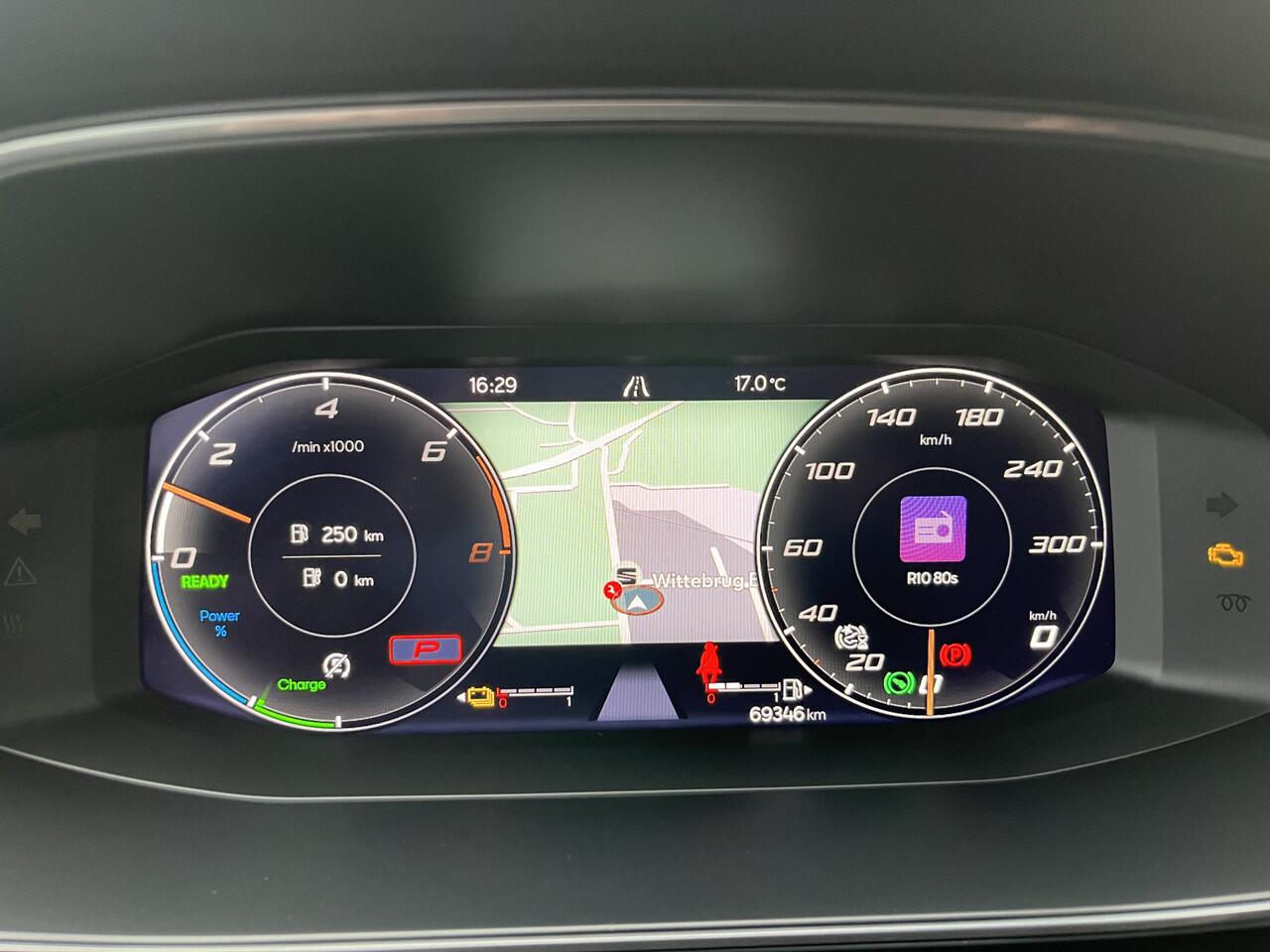 Cupra Leon Sportstourer 1.4 e-Hybrid VZ Performance / AUTOMAAT/ 245 PK/ PARK. SENSOREN/ LED/ KEYLESS/ CRUISE/ FULL LINK/ STOEL-STUURVERWARM./ NAVI/ CLIMA/ DAB/ 19" LMV