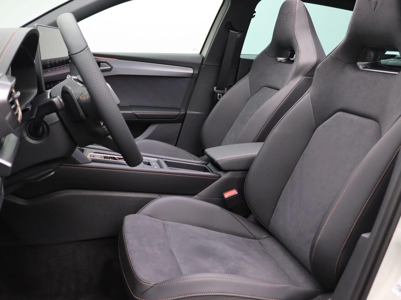 Cupra Leon Sportstourer 1.5 TSI e-Hybrid VZ Performance 272 PK DSG Trekhaak, matrix led, schuif-kanteldak, achteruitrijcamera, stuur-stoelverwarming, adaptive cruise met travel assist, elek. verstelbare voorstoel, side assist, keyless, 19" lichtmetaal