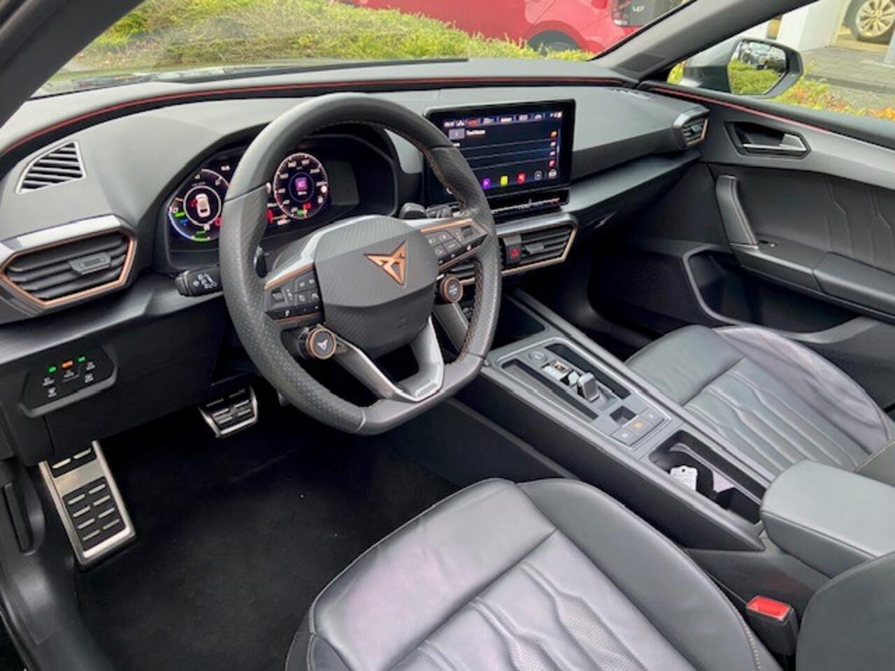 Cupra Leon Sportstourer 1.4 e-Hybrid VZ Black Edition / PANODAK / LEDER / CAMERA / 19"LMV / NAVI / APP.Connect