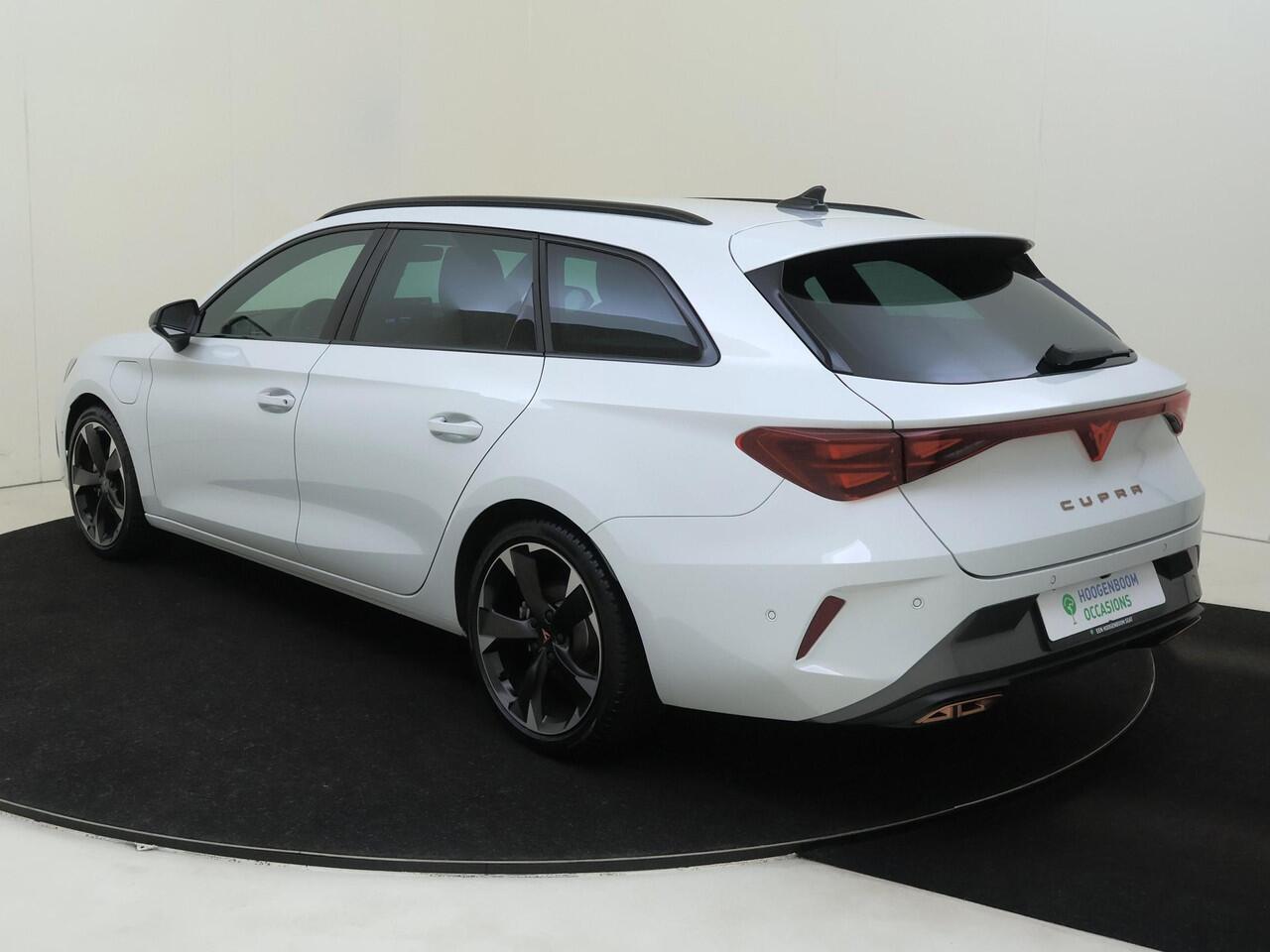 Cupra Leon Sportstourer 1.5 TSI e-Hybrid Business | Parkeerasisstent | Dodehoek detectie | Keyless | Stoel- en stuurwielverwarming | 3-zone airco | Achteruitrijcamera | Navigatie |