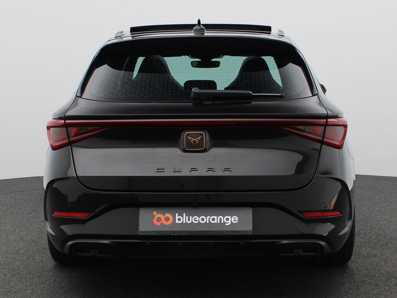 Cupra Leon Sportstourer 1.4 e-Hybrid VZ Black Edition 245PK DSG Pano-schuifdak, SOH 91%, leder, achteruitrijcamera, supersportstuur, elek. stoel, virtual pedal, stuur/stoelverwarming, keyless, 19'' lichtmetaal