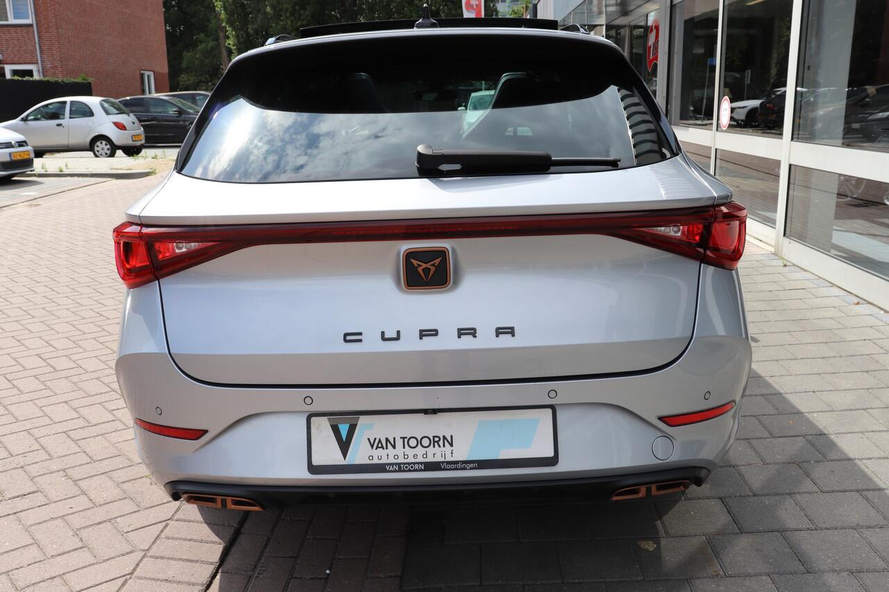Cupra Leon Sportstourer 1.5 eTSI Business Edition Panorama dak, sfeer verlichting, navigatie.