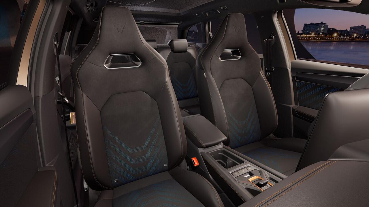 Cupra Leon Sportstourer 1.5 TSI e-Hybrid 272 6DSG VZ Performance | Achteruitrijcamera | Digitaal instrumentenpaneel (Virtual Cockpit) | Draadloze Apple CarPlay(TM), Android Auto(TM)