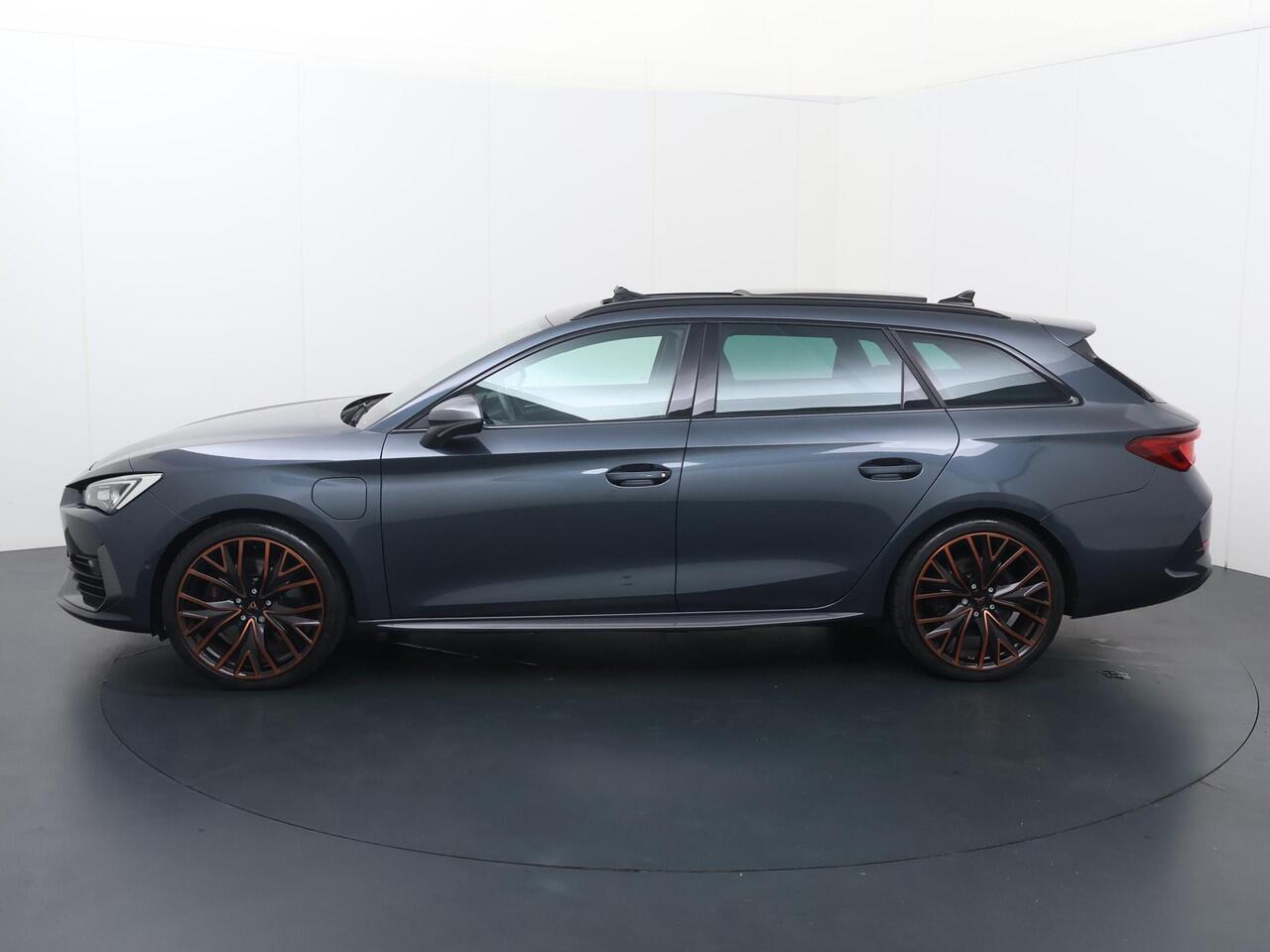 Cupra Leon Sportstourer 1.4 e-Hybrid VZ Performance | 245 PK | SoH 91% | Panoramadak | Elek. achterklep | Adaptive cruise control |