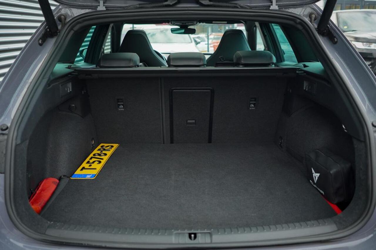 Cupra Leon Sportstourer 1.4 e-Hybrid VZ Copper Edition / Pano / Adaptive Cruise / 19''