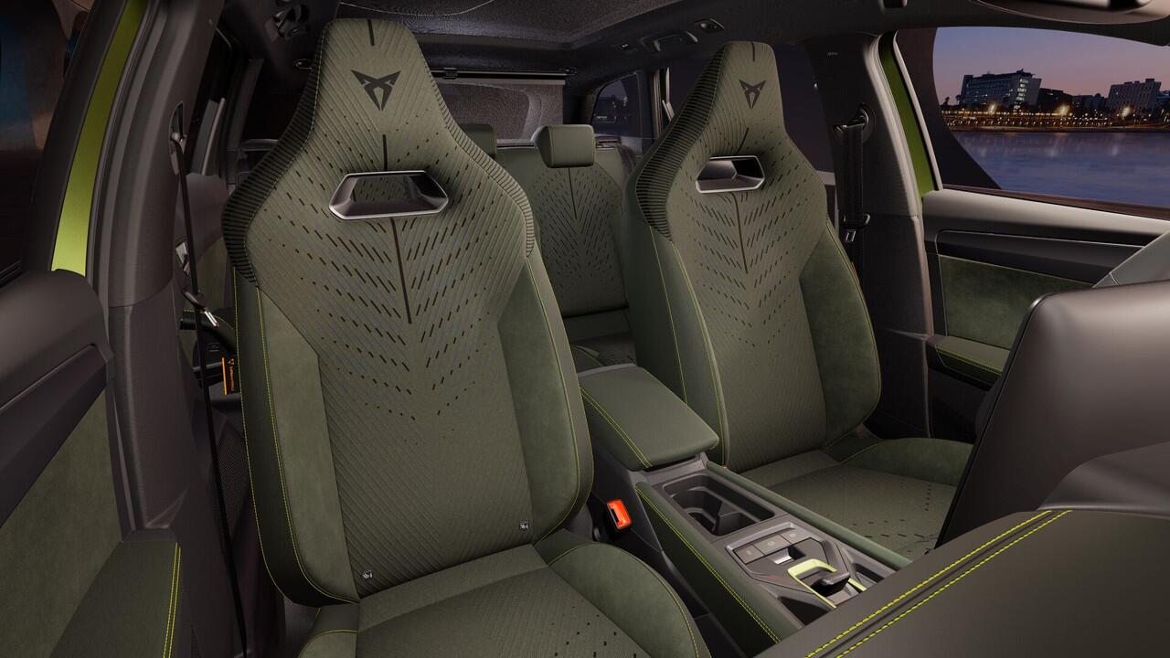 Cupra Leon Sportstourer 1.5 TSI e-Hybrid 272 6DSG VZ Tribe Edition | Achteruitrijcamera | Digitaal instrumentenpaneel (Virtual Cockpit) | Draadloze Apple CarPlay(TM), Android Auto(TM)