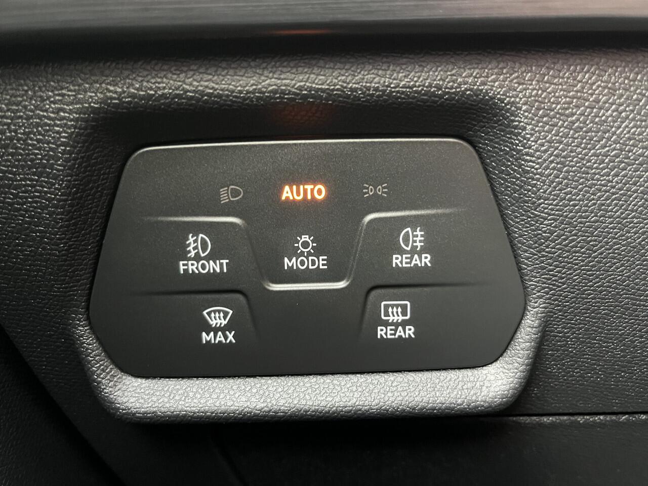 Cupra Leon Sportstourer 1.4 e-Hybrid Performance / AUTOMAAT/ DIGITAL DASH/ ADAPT. CRUISE/ RIJ-MODI/ FULL LINK/ PARK. SENSOREN + CAMERA/ NAVI/ DAB/ LED