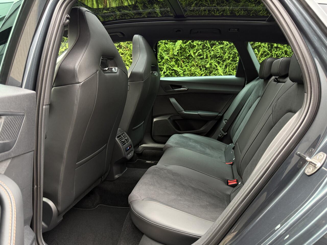 Cupra Leon Sportstourer 1.5 eTSI Performance l PANO-DAK l ACC l BLIS l CAMERA l ECC l LED l NAVI l SCHAALSTOELEN l 11.000km