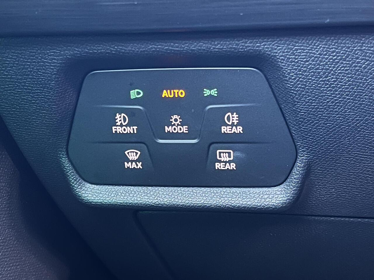 Cupra Leon Sportstourer 1.4 e-Hybrid VZ Copper Edition Automaat 245 PK / Plug-In / EAER 58km / Navigatie / Elektrische trekhaak 1.500 kg / Elektrische klep / Sportstoelen / Stuur- en stoelverwarming / Apple Carplay Android / 19" LM wielen /