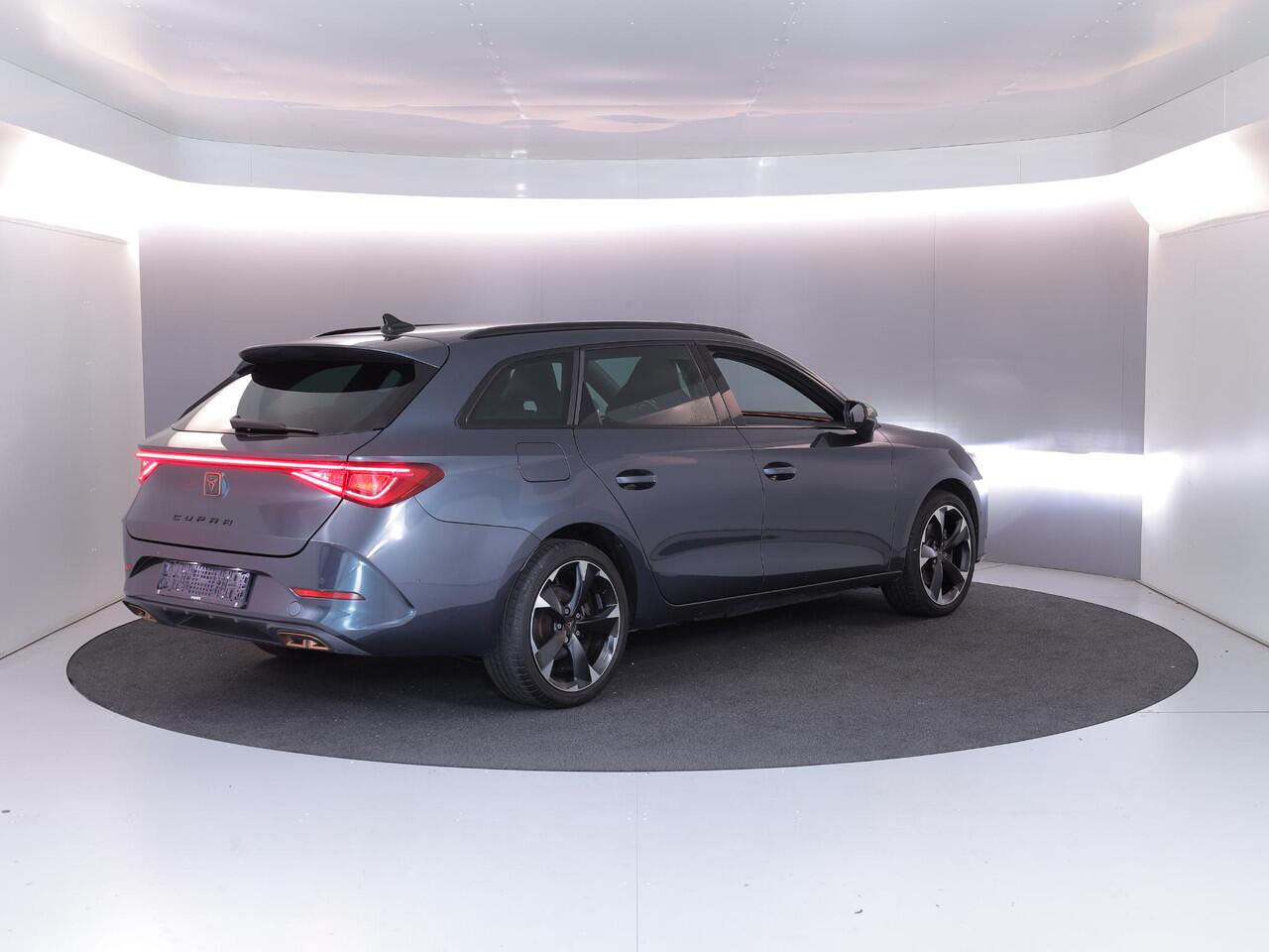 Cupra Leon Sportstourer 1.4 e-Hybrid VZ Adrenaline 204pk | Navigatie | SoH 95%| Verwarmbare voorstoelen | 18 inch Lichtmetalen velgen | Adaptieve cruise controle