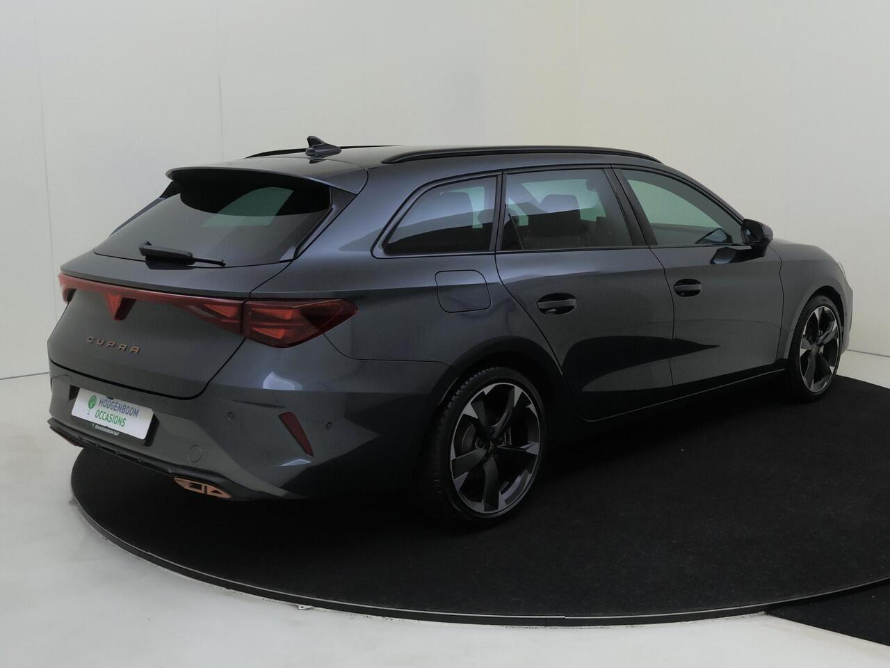 Cupra Leon Sportstourer 1.5 TSI e-Hybrid Business | Parkeerasisstent | Keyless | Stoel- en stuurwielverwarming | Achteruitrijcamera | Navigatie | 3-zone airco | Dodehoek detectie |