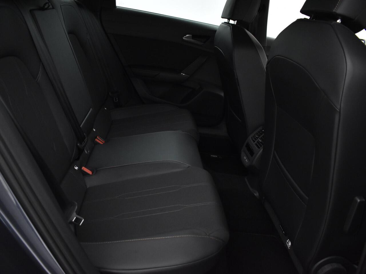 Cupra Leon Sportstourer 1.5 Tsi 204pk DSG e-Hybrid Business · Apple/Android Car Play · Camera · Elek. Trekhaak · Elek. Achterklep · Sfeerverlichting · 18'' Inch · Garantie t/m 11-06-2028 of 90.000km