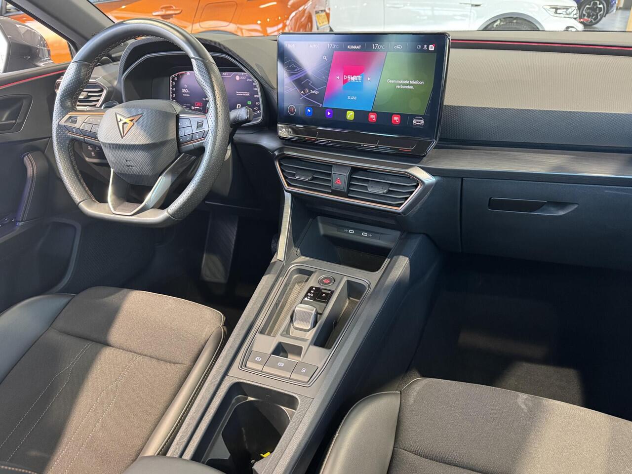 Cupra Leon Sportstourer 1.5 eTSI Automaat Business Edition | ¤ 1.000 INRUILPREMIE | Panorama Schuifdak | Navigatie | Climate Control | LED Verlichting | 18"Lmv | Camera | Keyless Go | Apple Carplay/Android Auto ( Vestiging - Vianen )