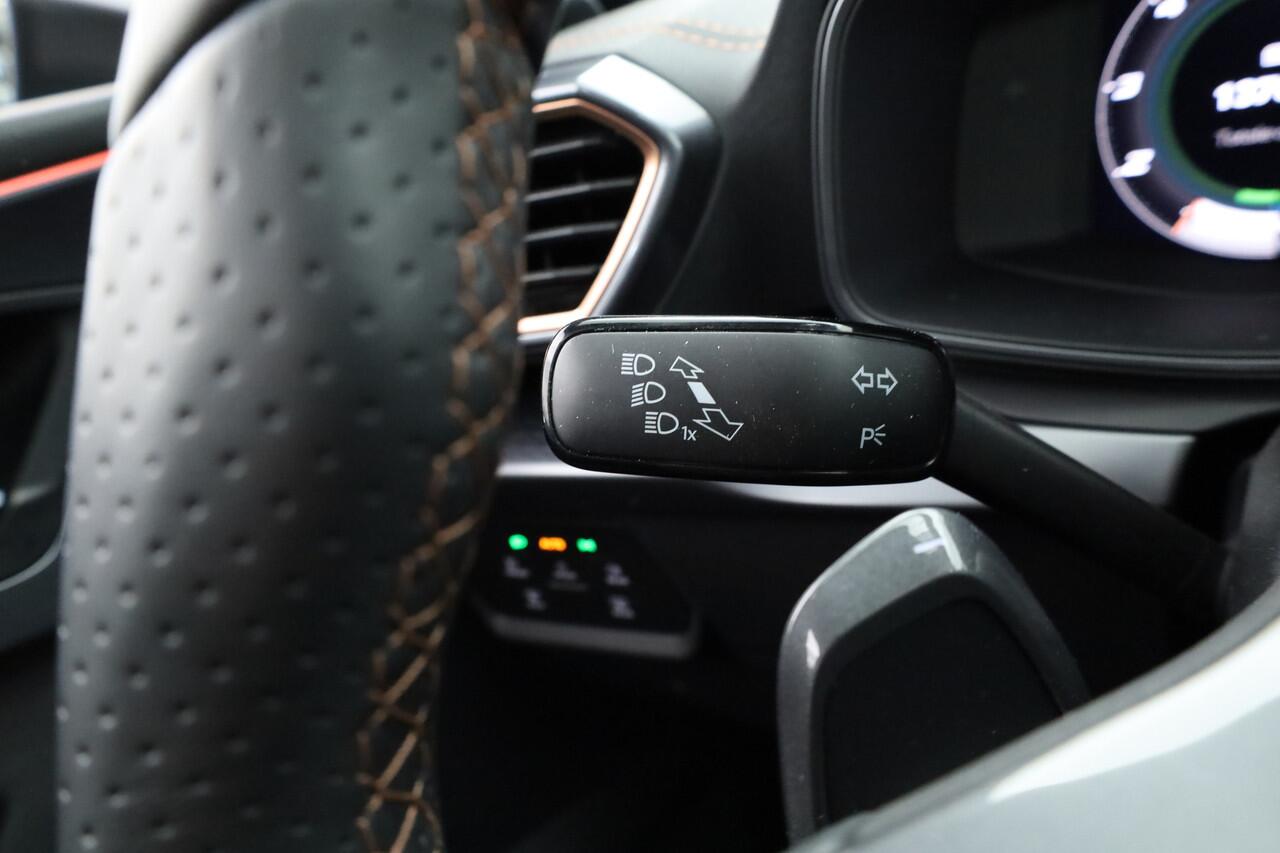 Cupra Leon Sportstourer 1.5 TSI e-Hybrid VZ 272pk | MAT Grijs | Pano | Sennheiser | Adapt. Cruise | Matrix LED | Camera | Keyless |