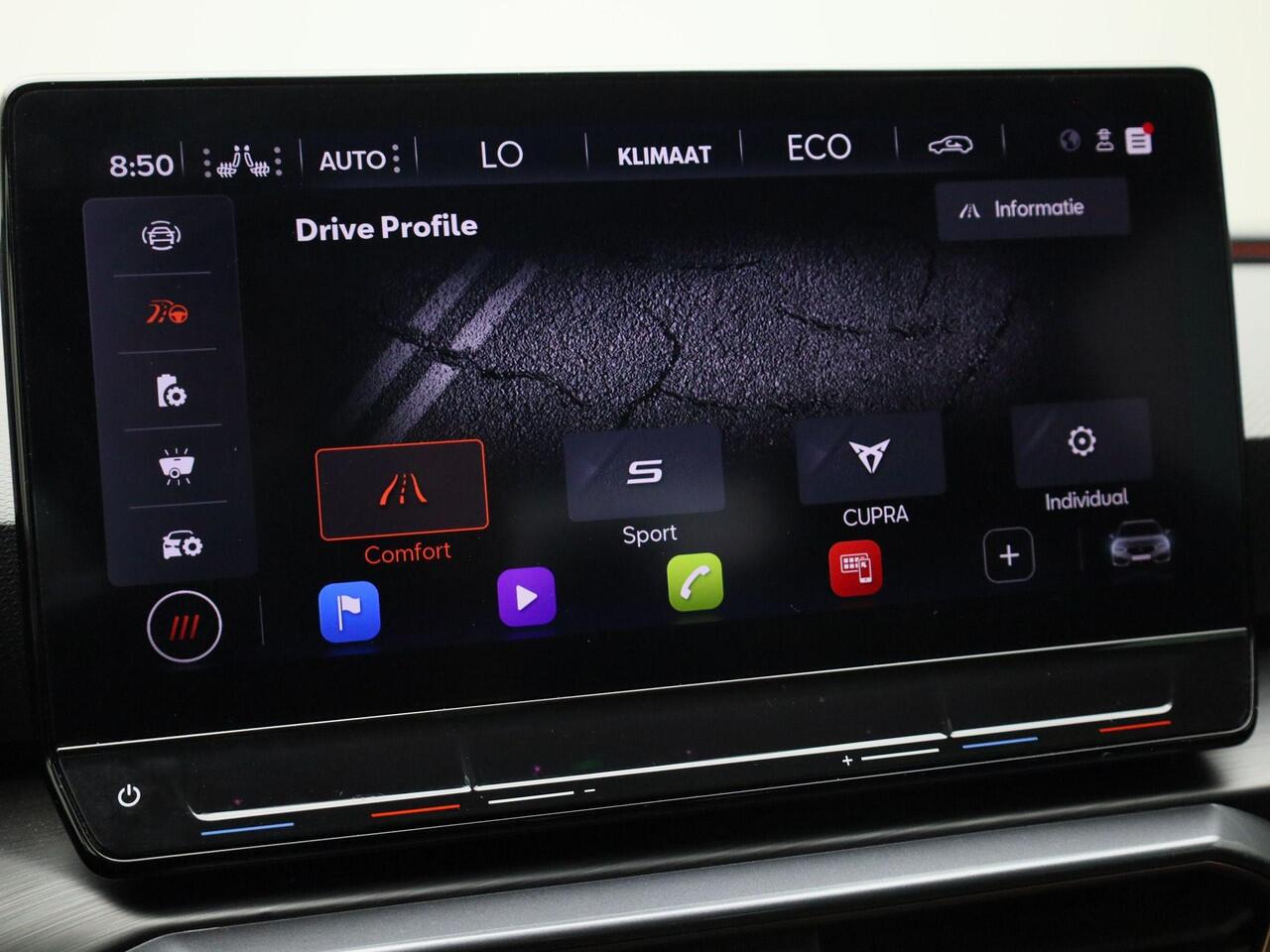 Cupra Leon Sportstourer 1.4e-Hybrid 180kW/245PK VZ DSG · Camera + Parkeersensoren · Leder/stof · Trekhaak · Garantie tot april 2027 of 90000km.