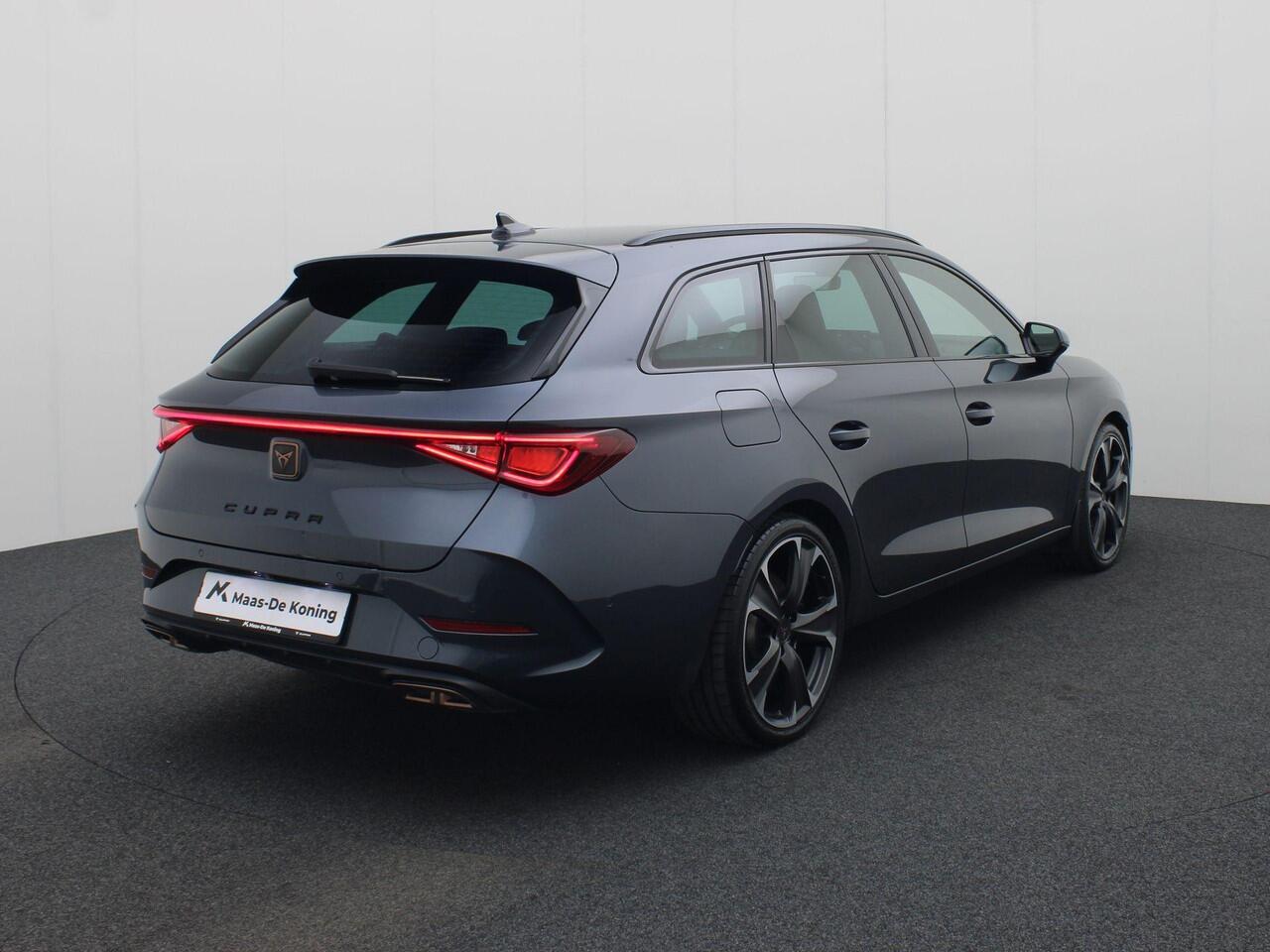 Cupra Leon Sportstourer 1.4e-Hybrid 180kW/245PK VZ DSG · Camera + Parkeersensoren · Leder/stof · Trekhaak · Garantie tot april 2027 of 90000km.