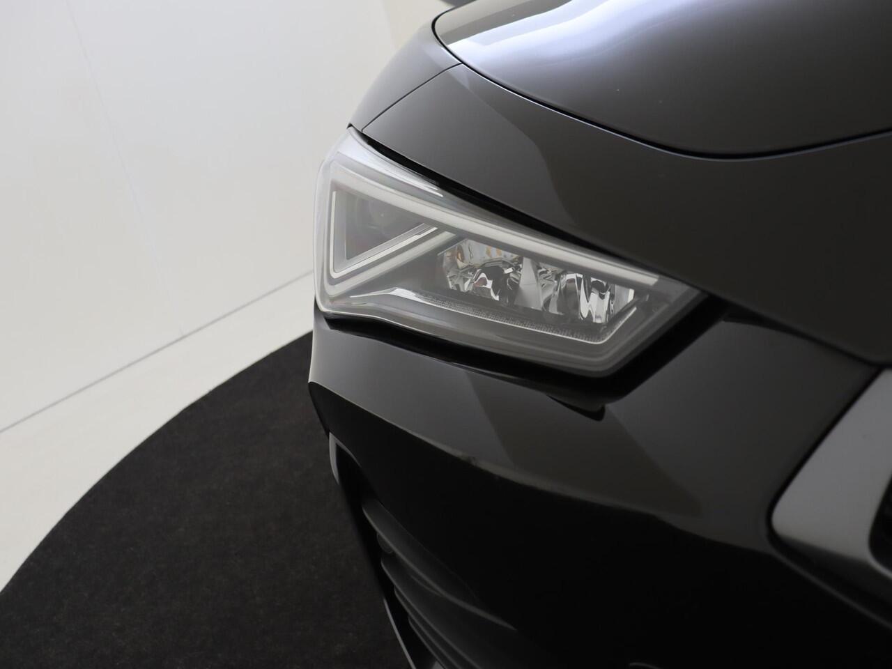 Cupra Leon Sportstourer 1.4 e-Hybrid VZ Performance | Parkeerasisstent | Keyless | Stoel- en stuurwielverwarming | Achteruitrijcamera | Navigatie | 3-zone airco | Sfeerverlichting | Elektrisch inklapbare buitenspiegels |