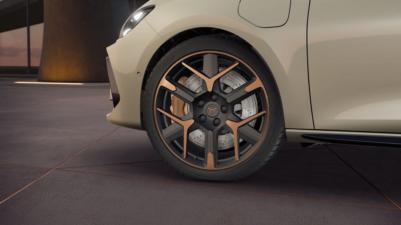 Cupra Leon Sportstourer 1.5 TSI e-Hybrid 272 6DSG VZ Extreme | Achteruitrijcamera | Digitaal instrumentenpaneel (Virtual Cockpit) | Draadloze Apple CarPlay(TM), Android Auto(TM)