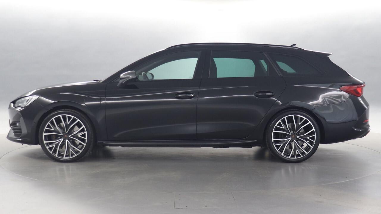 Cupra Leon Sportstourer 1.4 TSI eHybrid 245pk PHEV VZ Performance Limited / Panoramadak / Stoel+Stuurverwarming / Camera / Demonstratievoertuig