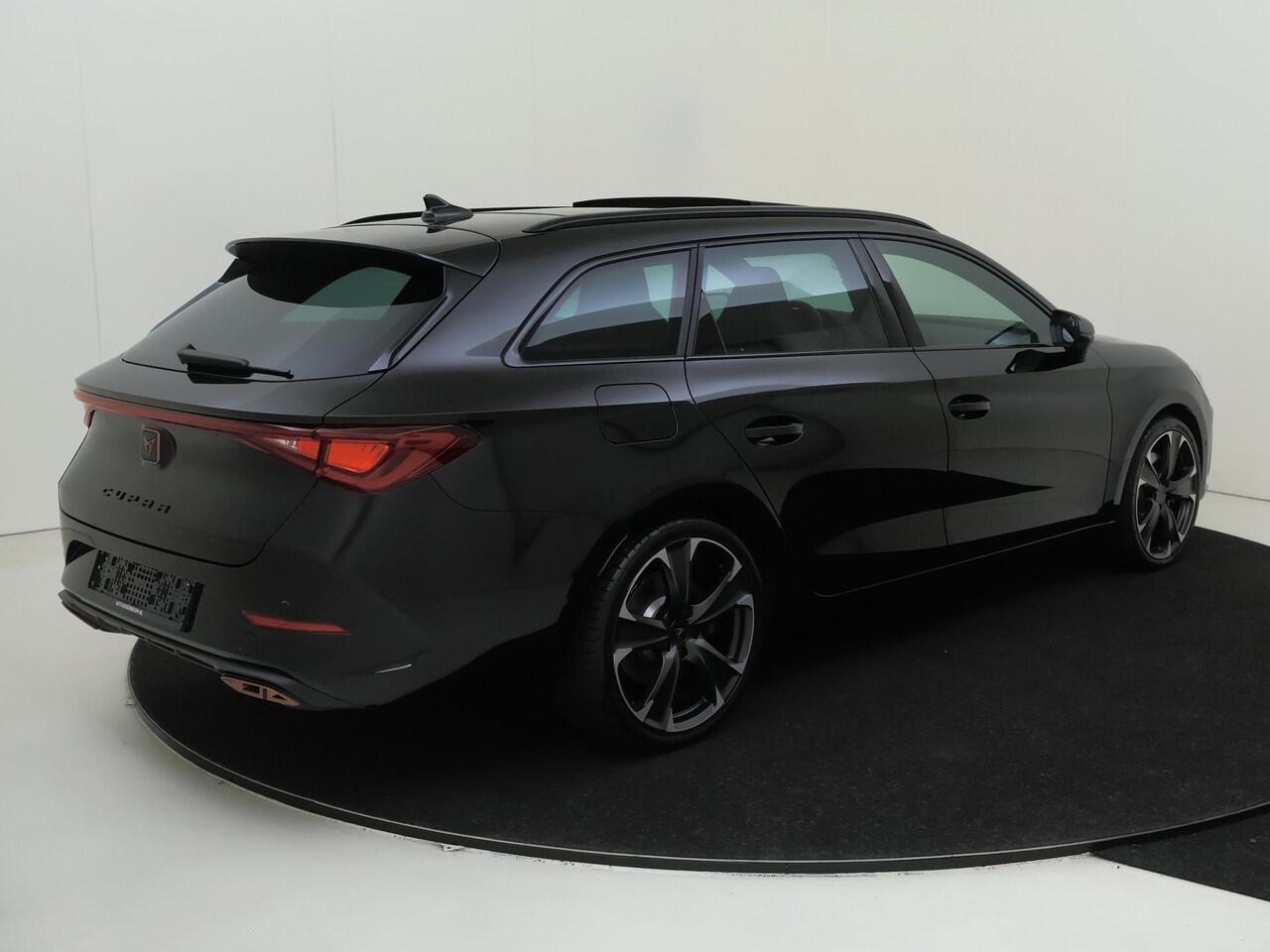 Cupra Leon Sportstourer 1.4 e-Hybrid VZ Performance | Panoramadak | Parkeerassistent | Keyless | Stoel- en stuurwielverwarming | Dodehoek detectie | Navigatie | Achteruitrijcamera |