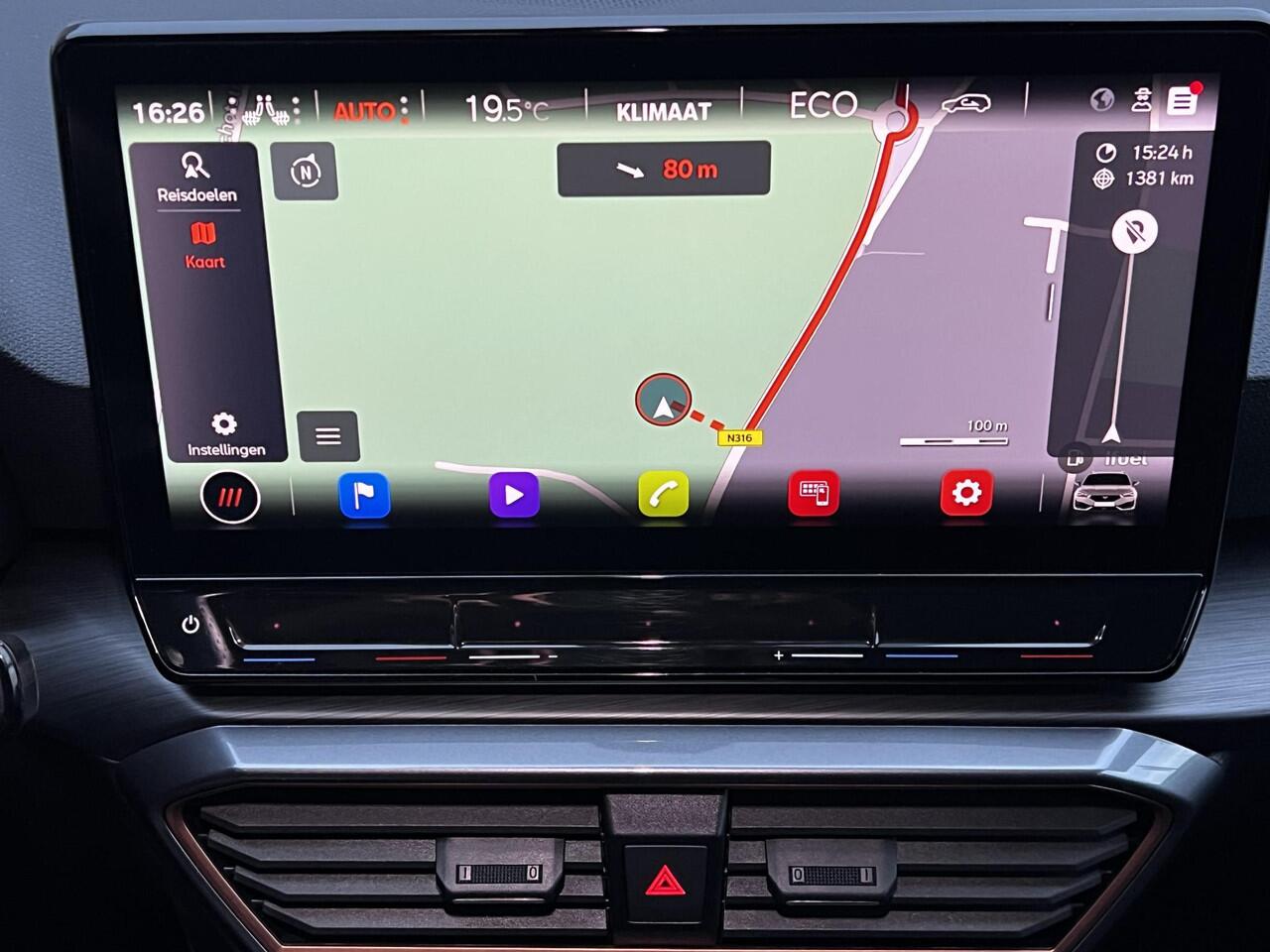 Cupra Leon Sportstourer 1.4 e-Hybrid VZ Copper Edition Automaat 245 PK / Plug-In / EAER 58km / Navigatie / Elektrische trekhaak 1.500 kg / Elektrische klep / Sportstoelen / Stuur- en stoelverwarming / Apple Carplay Android / 19" LM wielen /
