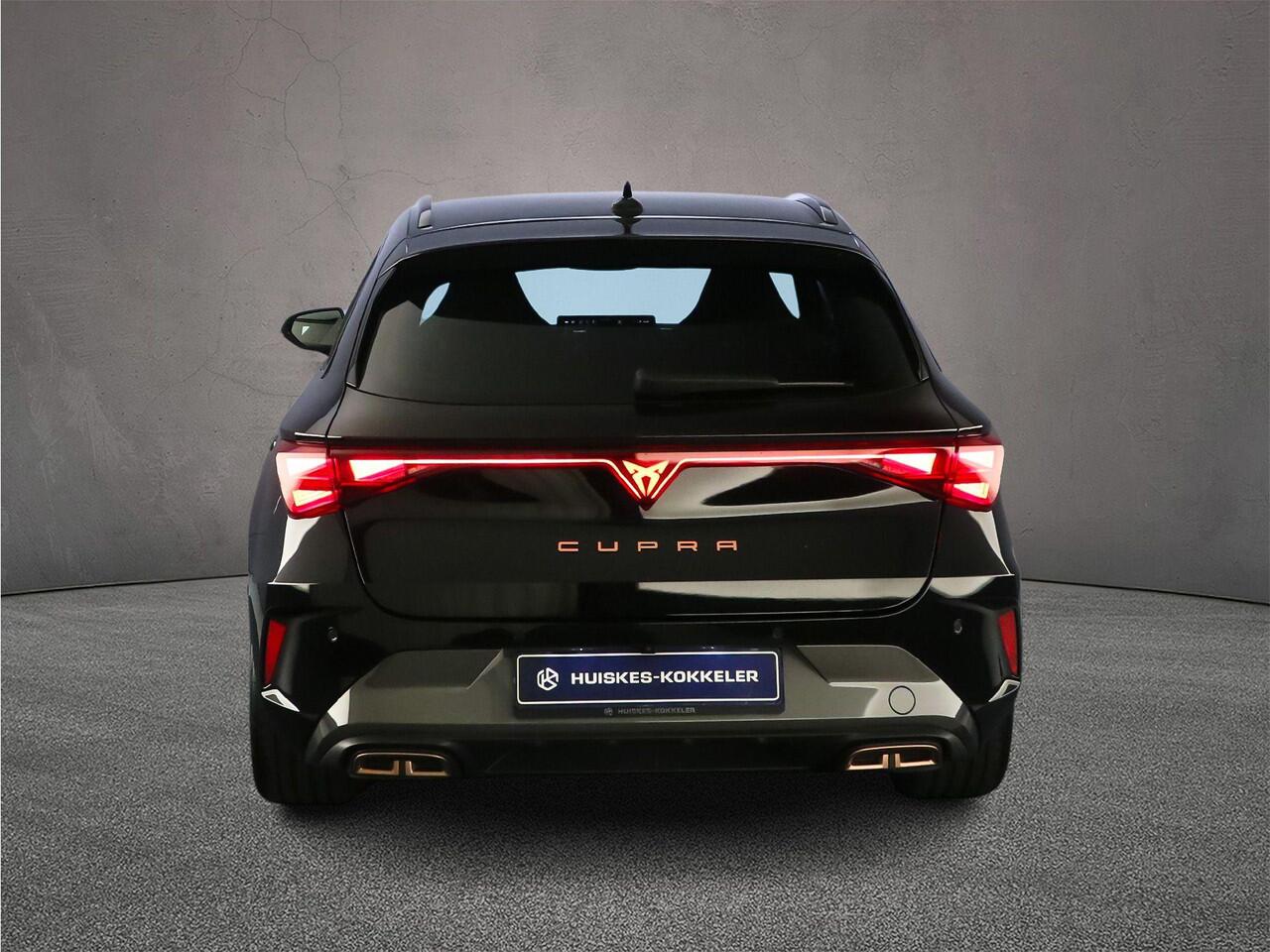 Cupra Leon Sportstourer VZ Performance 1.5 TSI e-Hybrid 272pk DSG Automaat Trekhaak, Achteruitrijcamera, Elektrische achterklep, Adaptive cruise control, Stuurwiel verwarmd