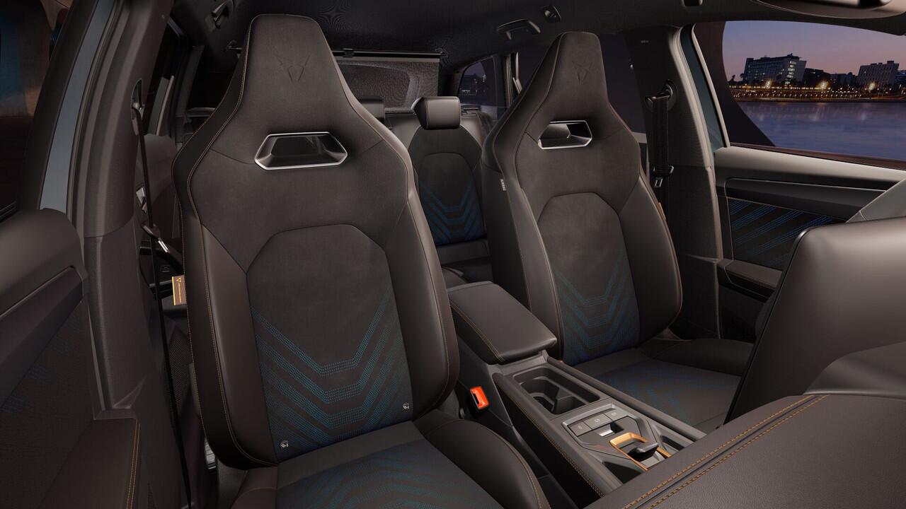 Cupra Leon Sportstourer 1.5 TSI e-Hybrid 272 6DSG VZ Performance | Achteruitrijcamera | Digitaal instrumentenpaneel (Virtual Cockpit) | Draadloze Apple CarPlay(TM), Android Auto(TM)