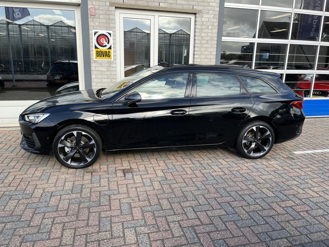 Cupra Leon Sportstourer 1.4 e-Hybrid Performance / AUTOMAAT/ PANO/ CAMERA/ PARK. SENSOREN/ MEMORY SEATS/ KEYLESS/ CRUISE/ STOEL-STUURVERWARM./ FULL LINK/ NAVI/ CLIMA/ DAB/ 18" LMV
