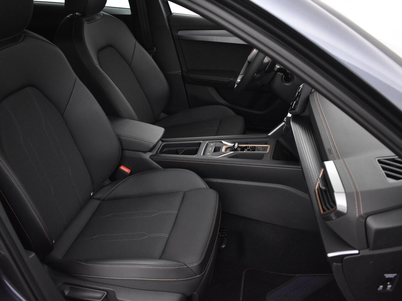 Cupra Leon Sportstourer 1.5 Tsi 204pk DSG e-Hybrid Business · Apple/Android Car Play · Camera · Elek. Trekhaak · Elek. Achterklep · Sfeerverlichting · 18'' Inch · Garantie t/m 11-06-2028 of 90.000km