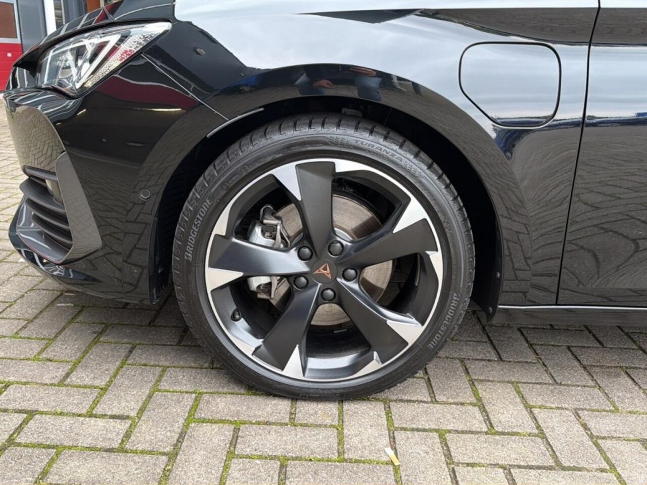 Cupra Leon Sportstourer 1.4 TSI DSG E-HYBRID CAMERA/NAVI/ACC/STOEL-STUURVERW/E-KLEP