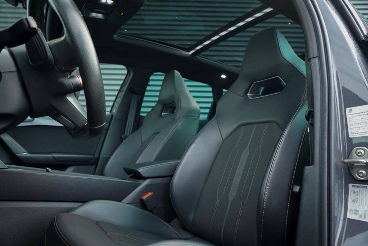 Cupra Leon Sportstourer 1.4 e-Hybrid VZ Copper Edition / Pano / Adaptive Cruise / 19''