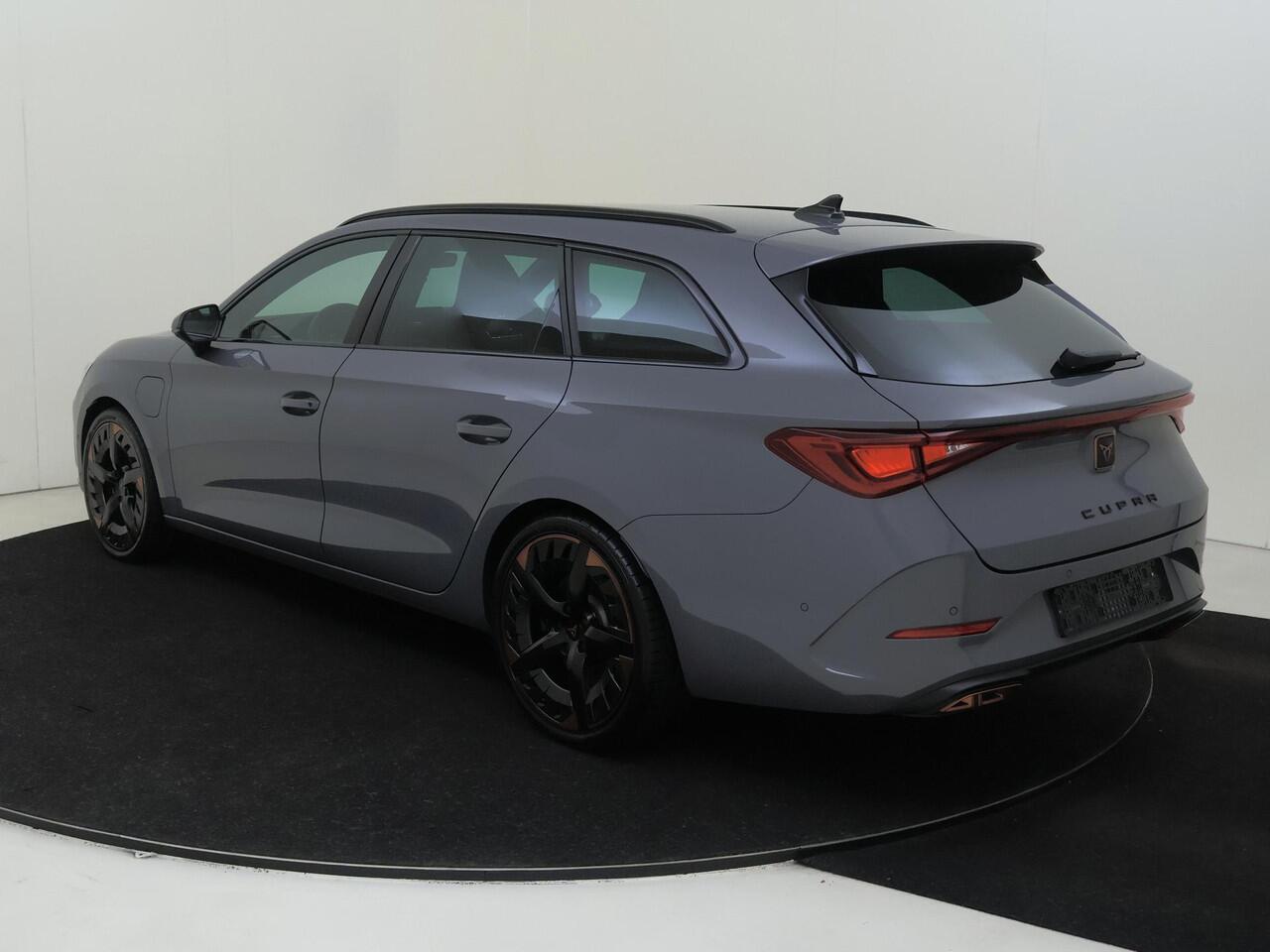 Cupra Leon Sportstourer 1.4 e-Hybrid VZ Performance | Adaptieve demping | Cupra mode | Parkeerassistent | Stoel- en stuurwielverwarming | Keyless | Achteruitrijcamera | Dodehoek detectie |
