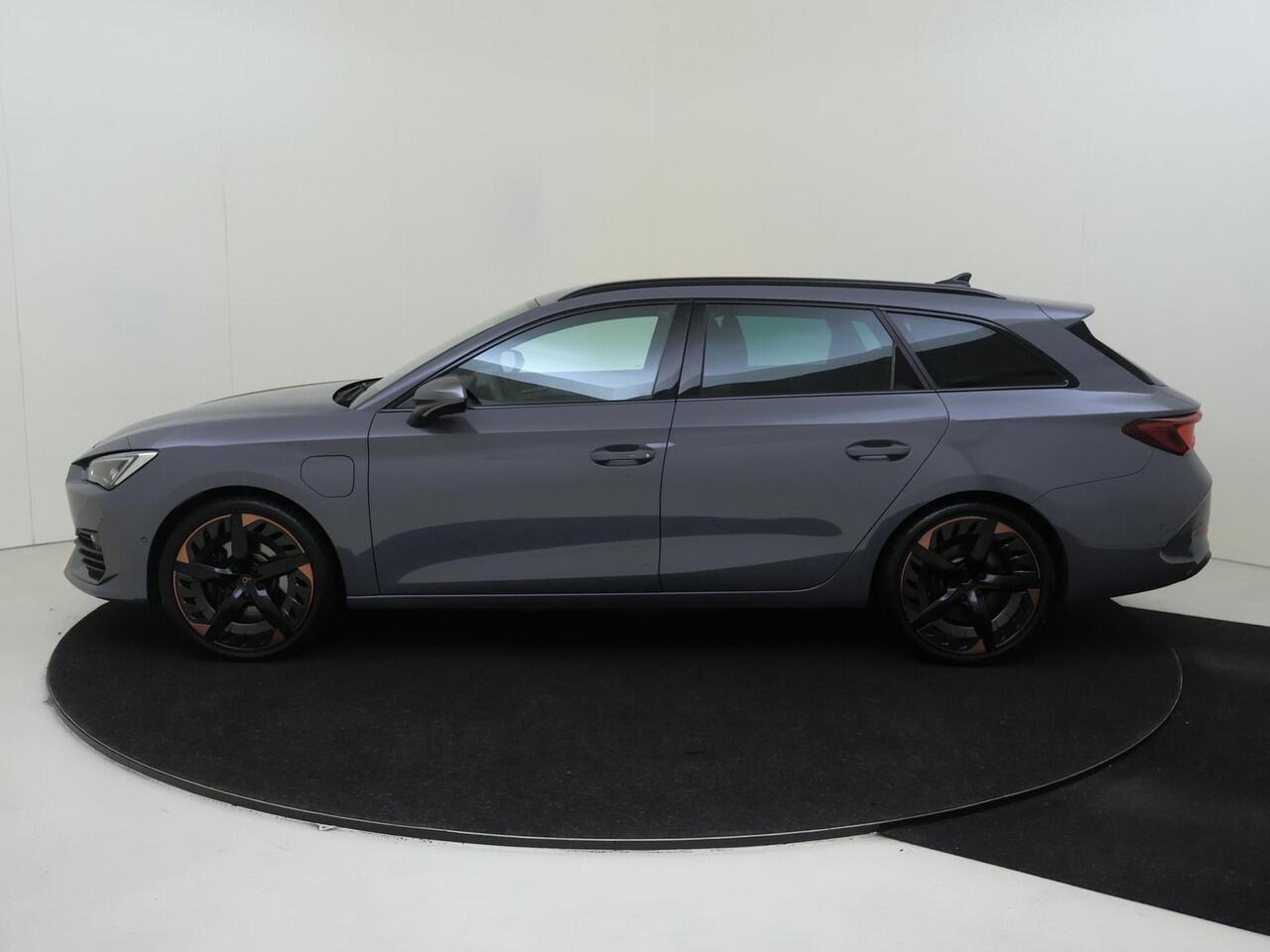 Cupra Leon Sportstourer 1.4 e-Hybrid VZ Performance | Adaptieve demping | Cupra mode | Parkeerassistent | Stoel- en stuurwielverwarming | Keyless | Achteruitrijcamera | Dodehoek detectie |