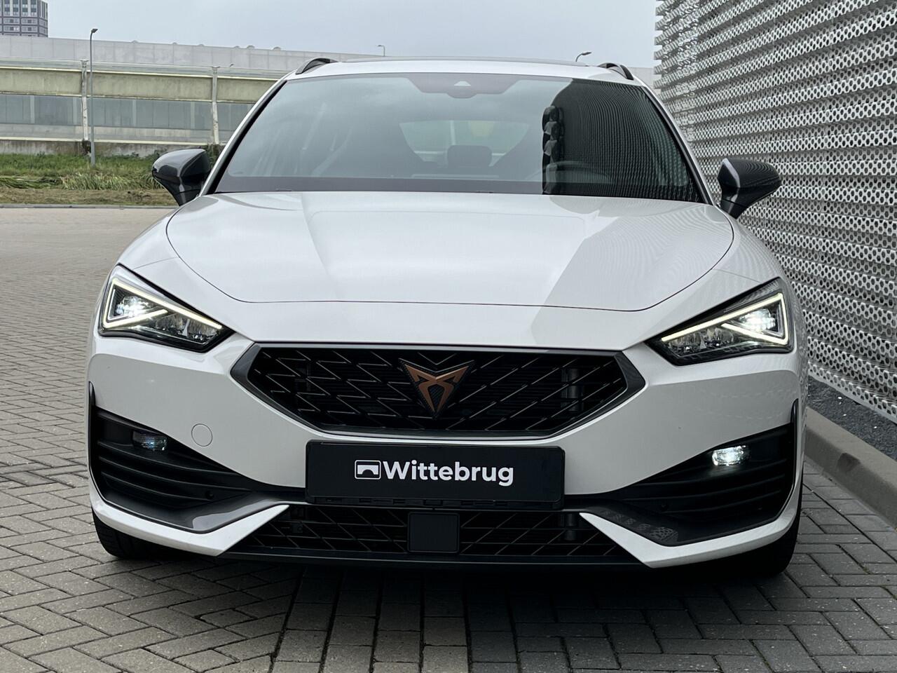 Cupra Leon Sportstourer 1.4 e-Hybrid 204PK Performance / Panoramadak / Kuipstoelen / Stuur + Stoelverwarming / Verwarmbare Voorruit / Parkeersensoren Achter